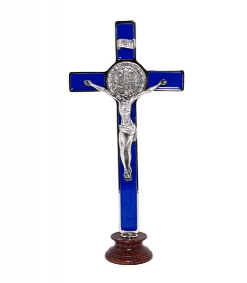 Croix de Saint Benoît sur pied